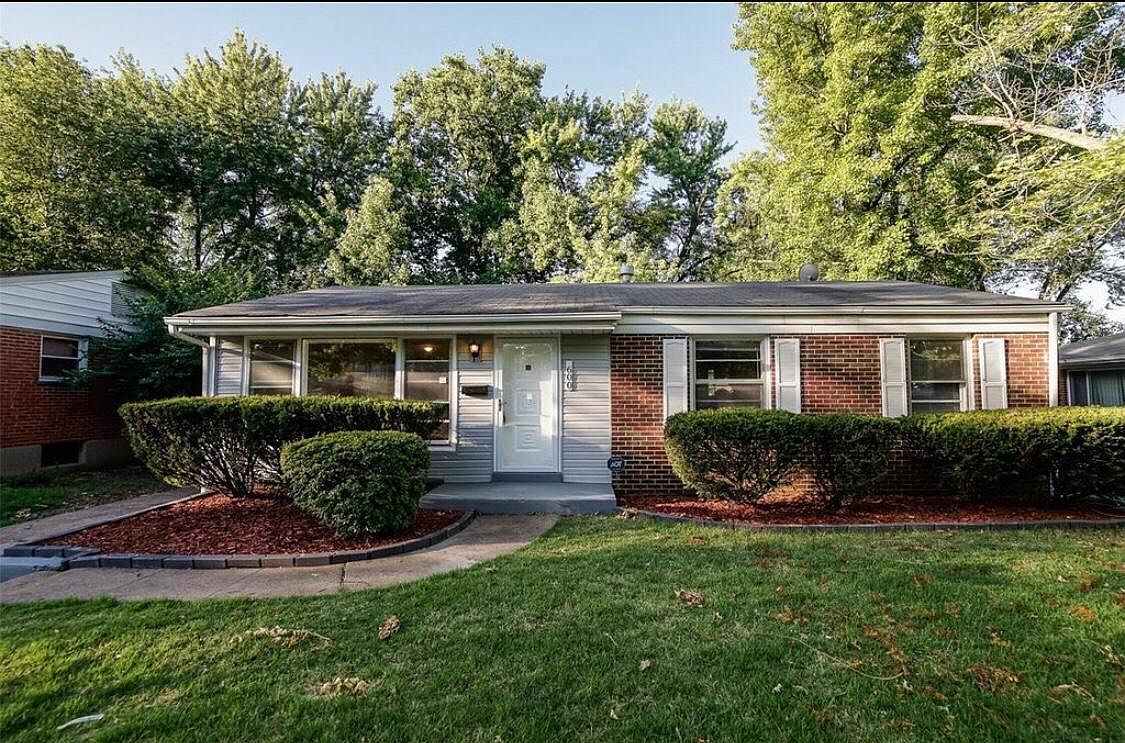 600 Saint Anthony Ln, Florissant, MO 63033 | Zillow