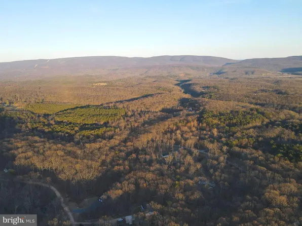 33 Falconwood Dr #A, Paw Paw, WV 25434