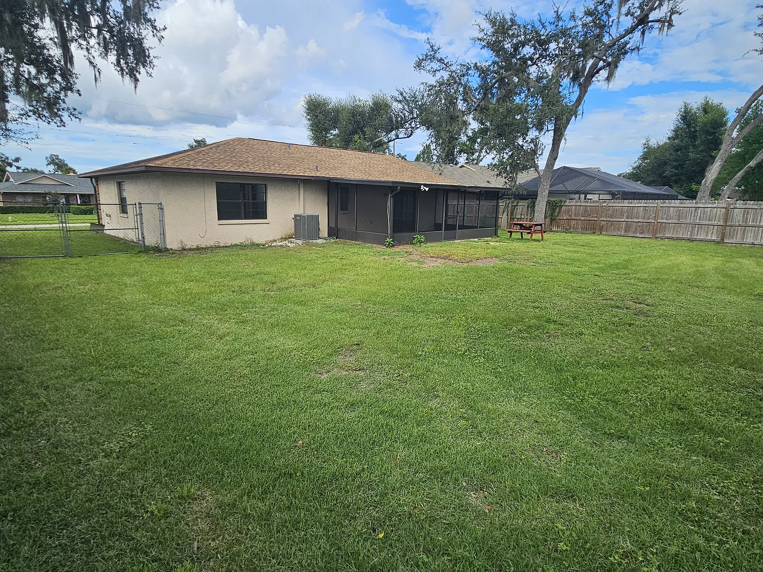 3 bed, 1272 sqft, $2,200 — Photo 2