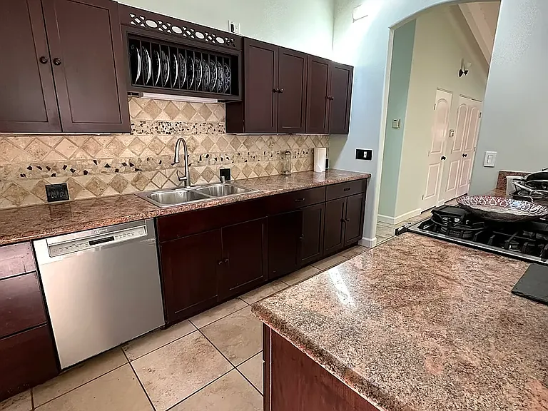 520 Saint Claire Dr — Photo 7