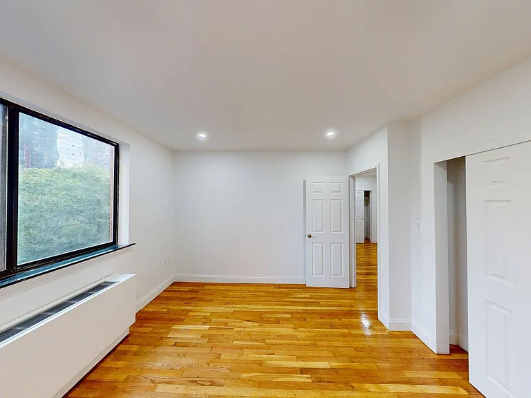 433 W 43rd St #5D — Photo 10