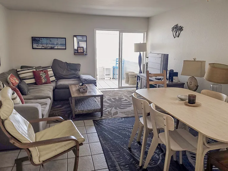 3355 Ocean Front Walk #F — Photo 7