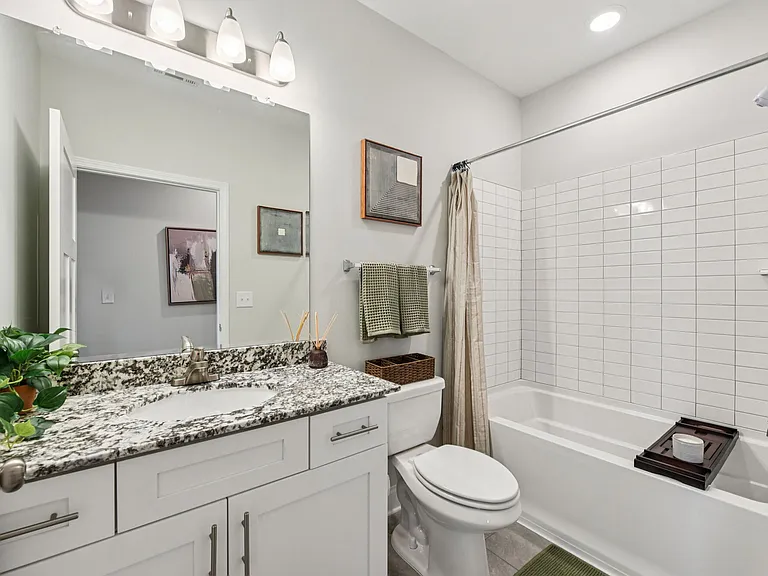 Hathaway at Lake Norman Apartments — Photo 15
