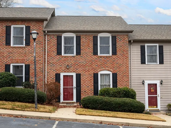 16 Sleepy Hollow Ln, Swannanoa, NC 28778