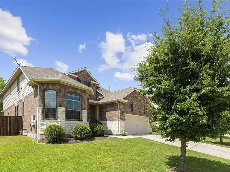 120 Seminole Canyon Dr — Photo 2