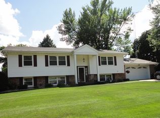 1120 Clearview Dr, Oskaloosa, IA 52577