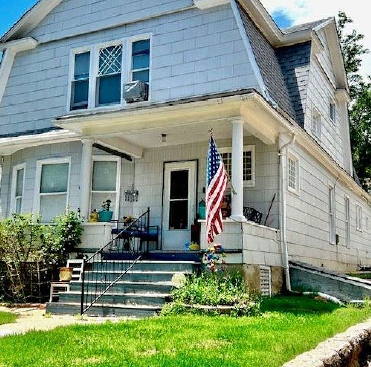 1st image of 208 S 6th St