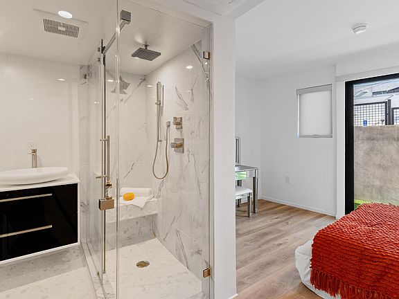 5th image of 916 Westbourne Dr #407