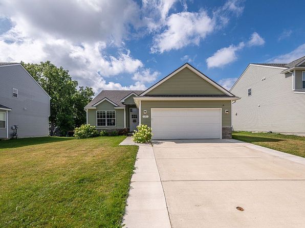691 Goldfinch Ln