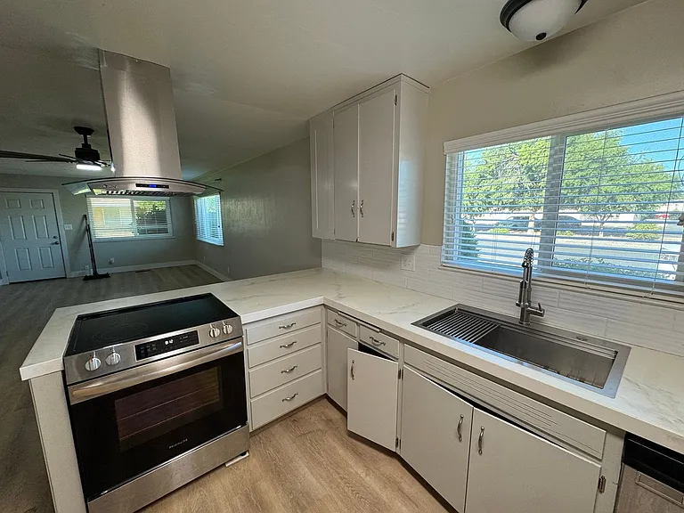 970 N Villa Ave #4 — Photo 11