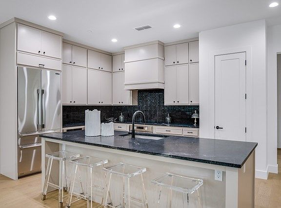 5th image of 3601 Routh St #2E