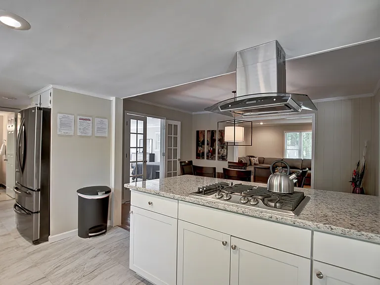 2885 Duke Of Gloucester St — Photo 11