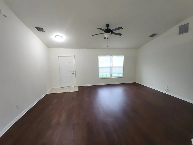 842 SE Walters Ter — Photo 13