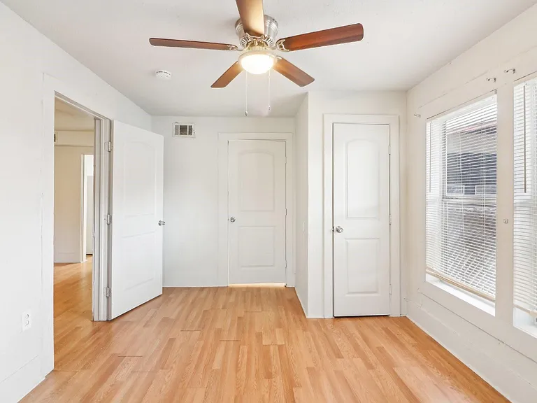 1906 Grainger St #1910 — Photo 7