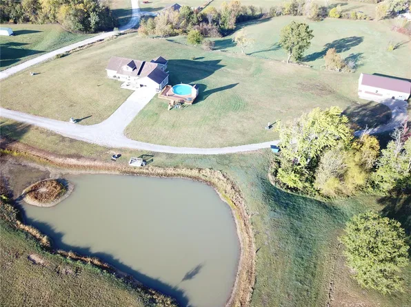 54072 Johnny Trl, Hannibal, MO 63401