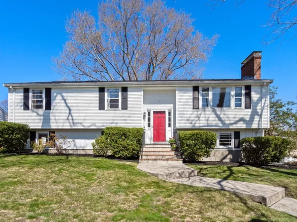 102 Oak Ridge Cir, Weymouth, MA 02188