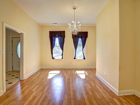3rd image of 2104 Miller Ave