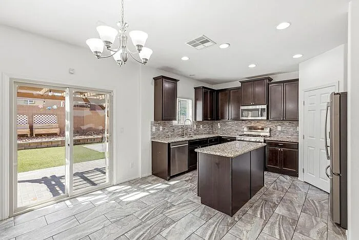 8123 Mosaic Sunrise Ln