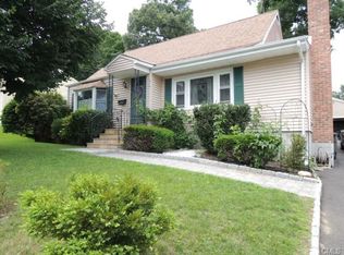 316 Goldenrod Ave, Bridgeport, CT 06606