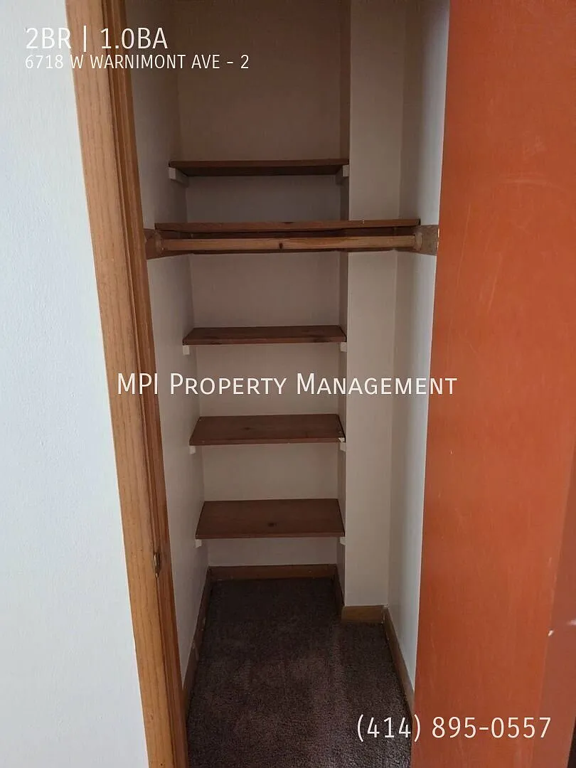 Nice 2 bedroom on the South side. 1/2 Off First month! — Photo 4