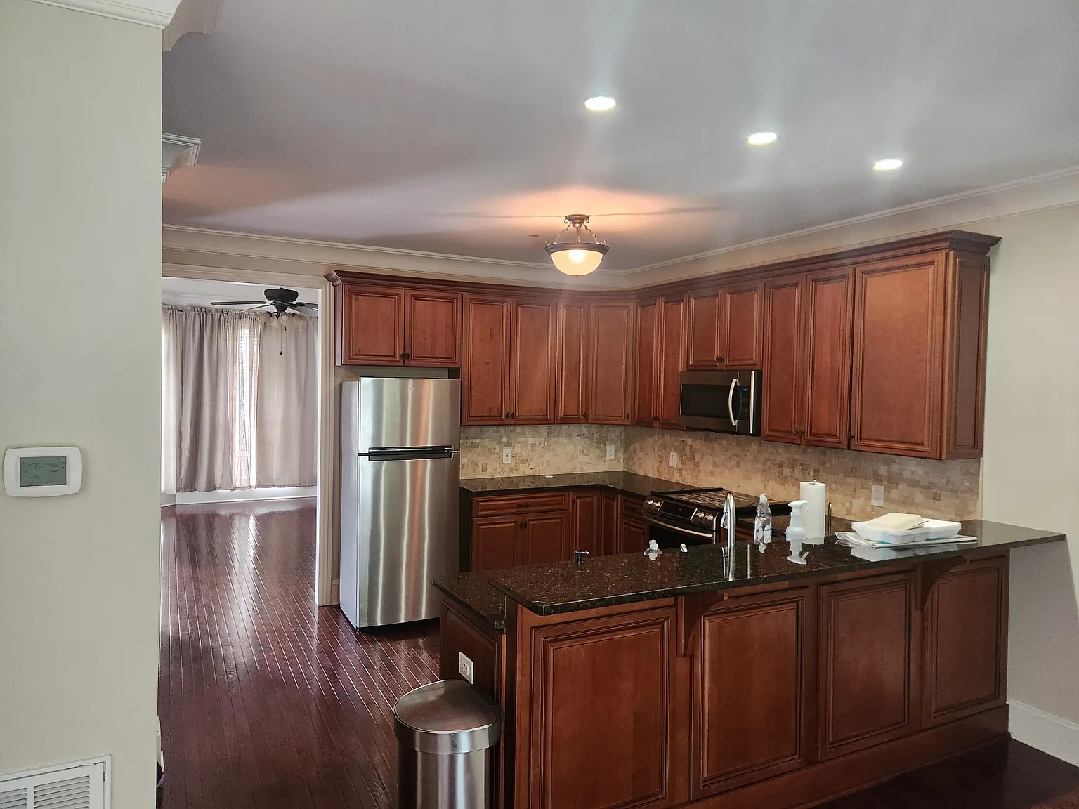 2 bed, 1937 sqft, $2,100 — Photo 3