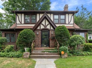 17 Commodore Rd, Worcester, MA 01602