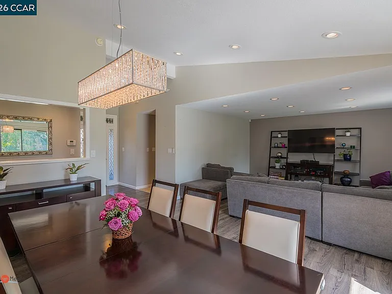 2904 Canterbury Cir — Photo 21