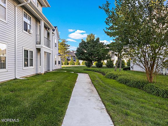 5th image of 1717 Waters Edge Drive