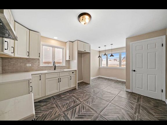 3rd image of 6028 S Melvina Ave