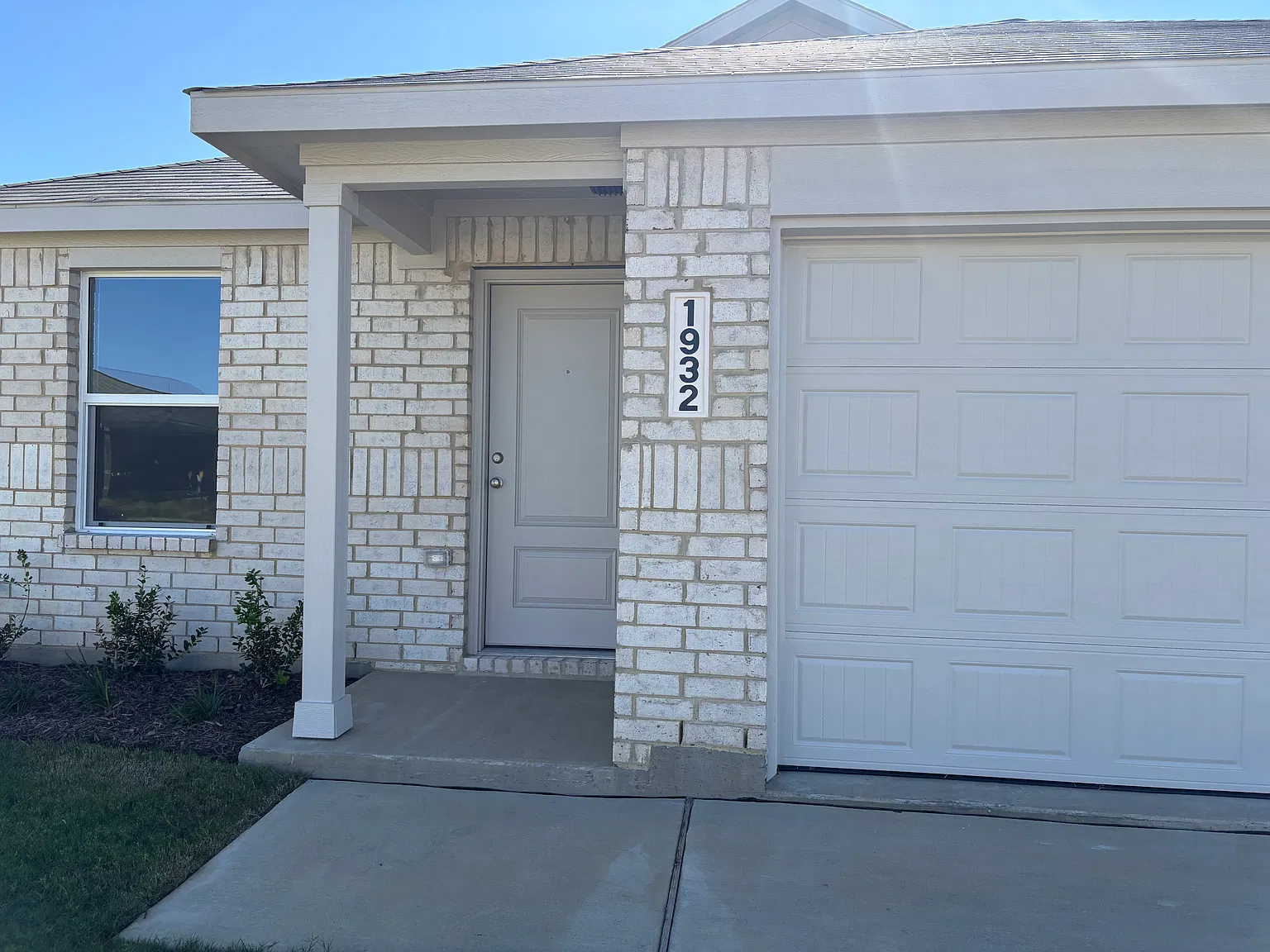 1932 Autumn Ln — Photo 3