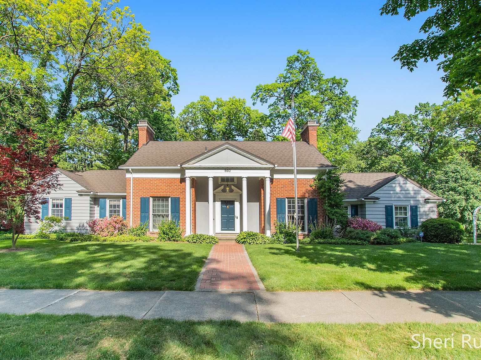 860 Gladstone Dr Se East Grand Rapids Mi 49506 Zillow