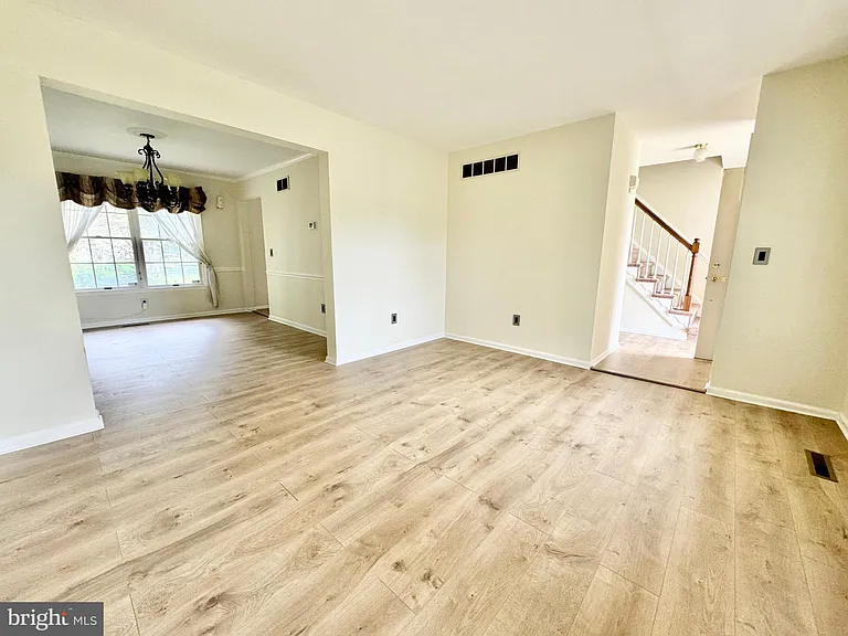 501 Falcon Dr — Photo 4