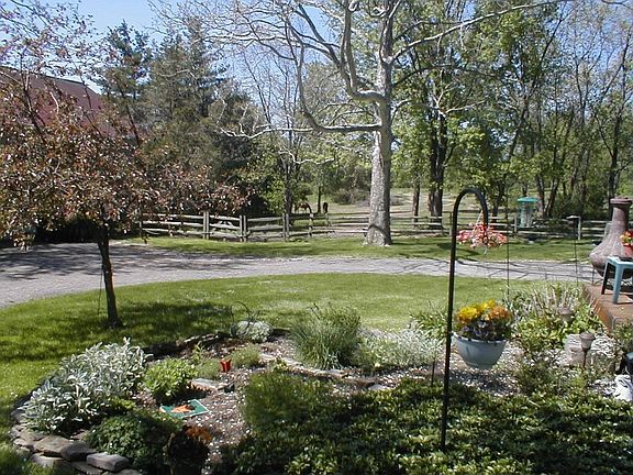 Lovely Garden, Cedar Deck, Ouside Lighting, Circular Drive