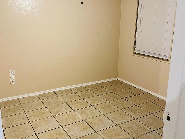 2245 Everett St — Photo 6