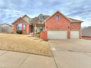 2601 Ashebriar Ln, Edmond, OK 73034