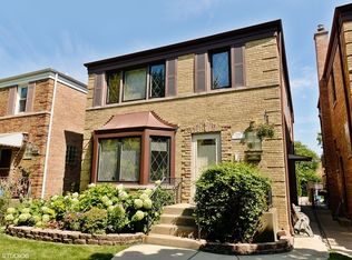 2950 W Jarvis Ave, Chicago, IL 60645