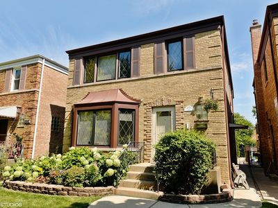 2950 W Jarvis Ave, Chicago, IL, 60645