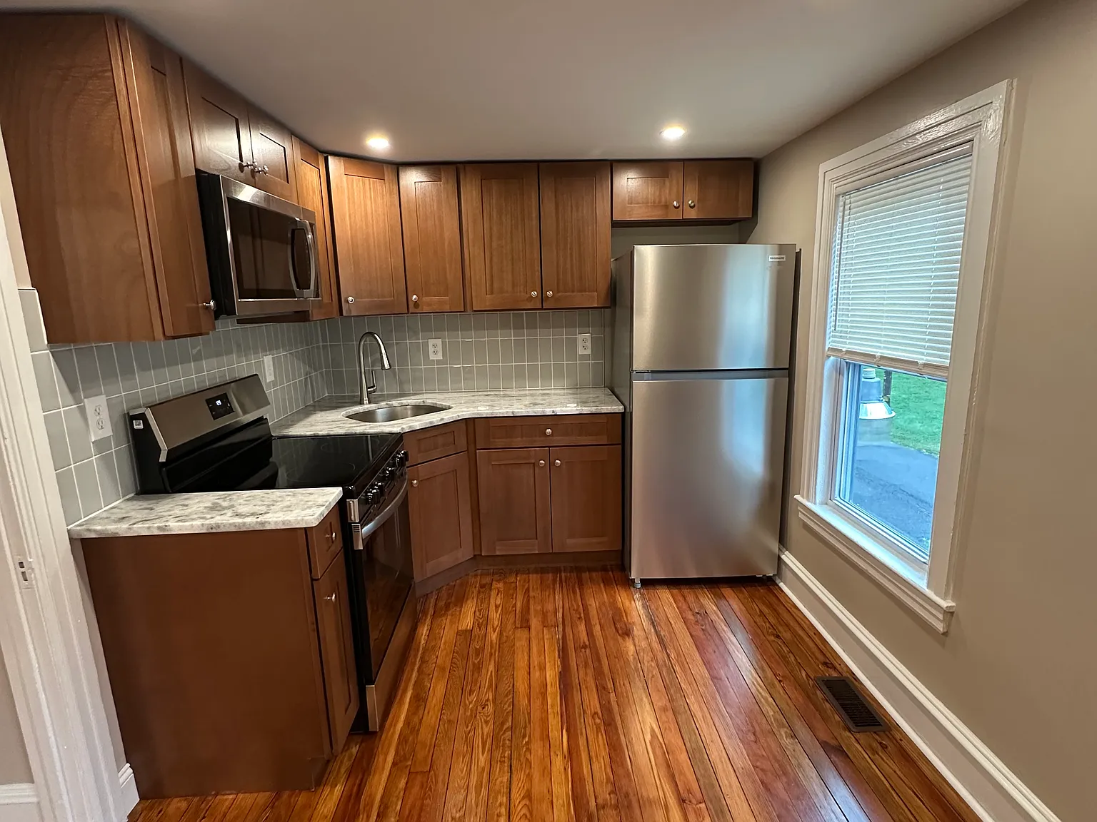 1 bed, 800 sqft, $1,450 — Photo 1