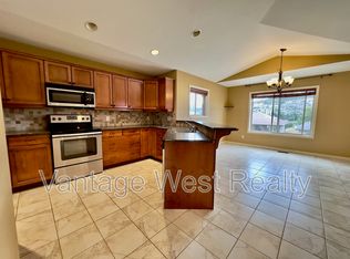 1446 Tanemura Cres, Kelowna, BC V1P1N8