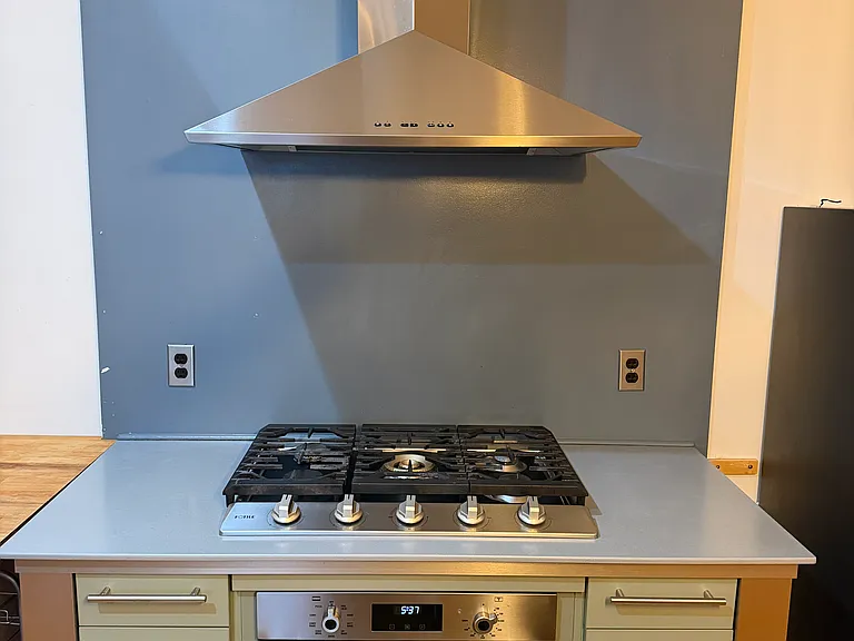 Recently updated gas cooktop and electric oven