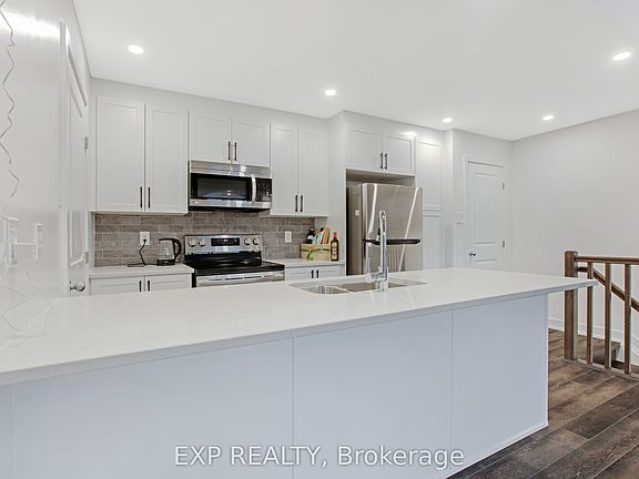5th image of 380 B Rolling Meadow Cres #C