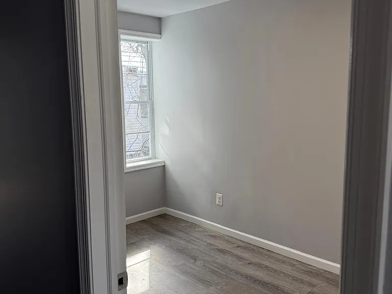 576 E Herman St — Photo 15
