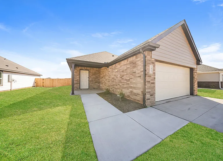 1903 Dogwood Dr — Photo 3
