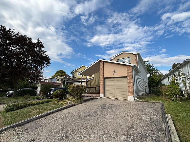 29 Snowshoe Cres — Photo 2