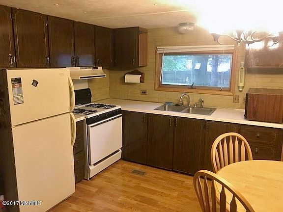 5th image of 11670 Bluebird Dr