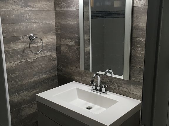 2nd image of 1010 E Bobier Dr Space 25