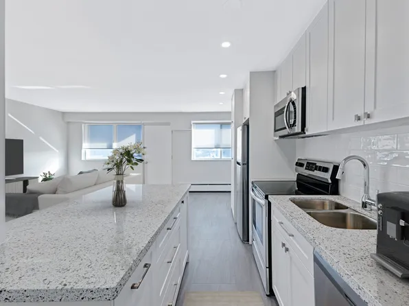 Scenic Tower, 470 Scenic Dr, London, ON N5Z 3B2