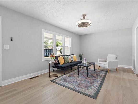 2nd image of 1439 Chestnut Ave