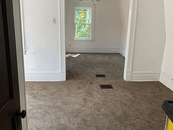 5th image of 450 Wall Ave