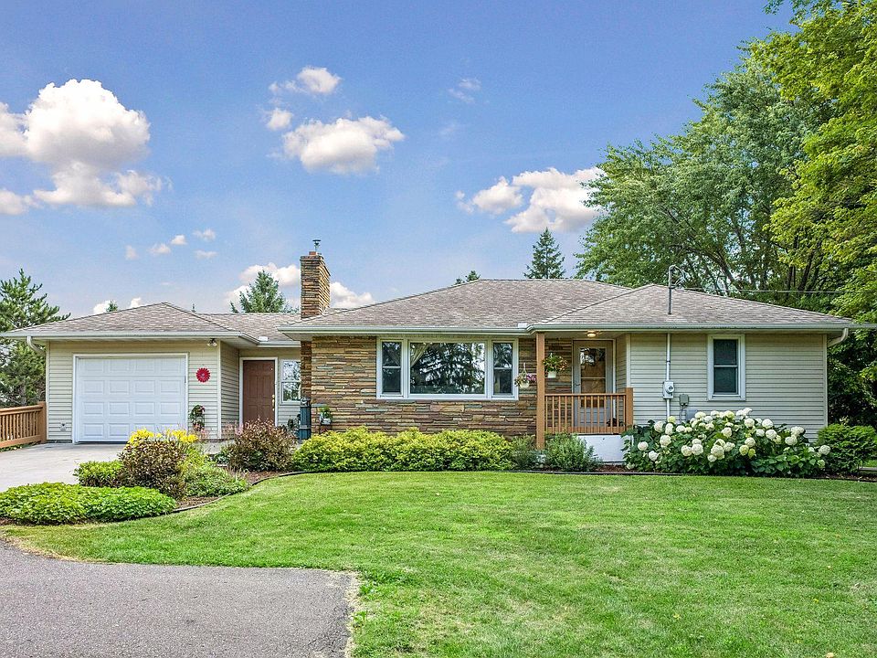 1st image of 23235 Oakdale Dr